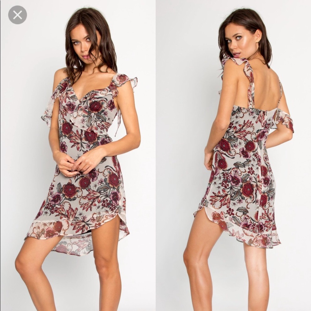 Flirty Floral Dress 😍